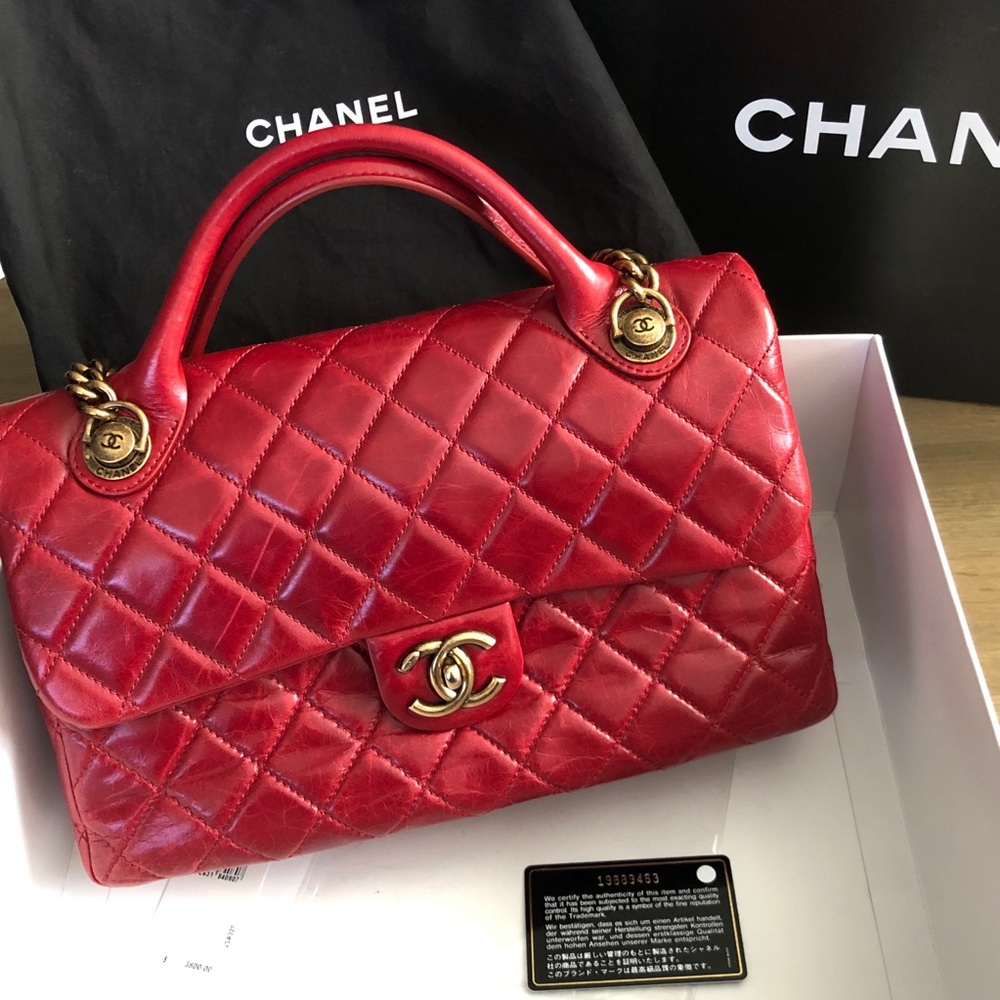 Dark red Chanel flapbag